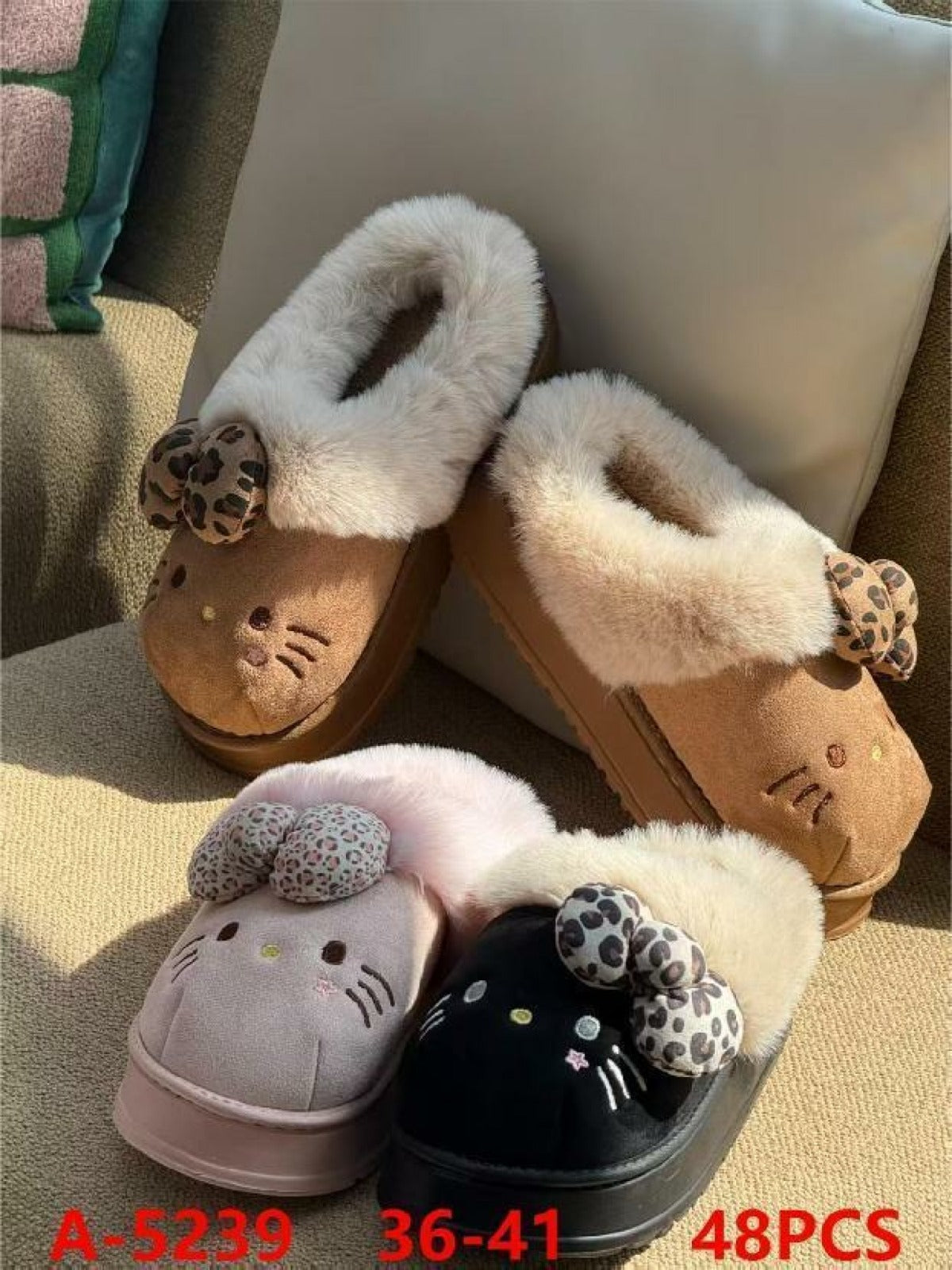 Pantuflas afelpadas de gato con lazo-A-5239