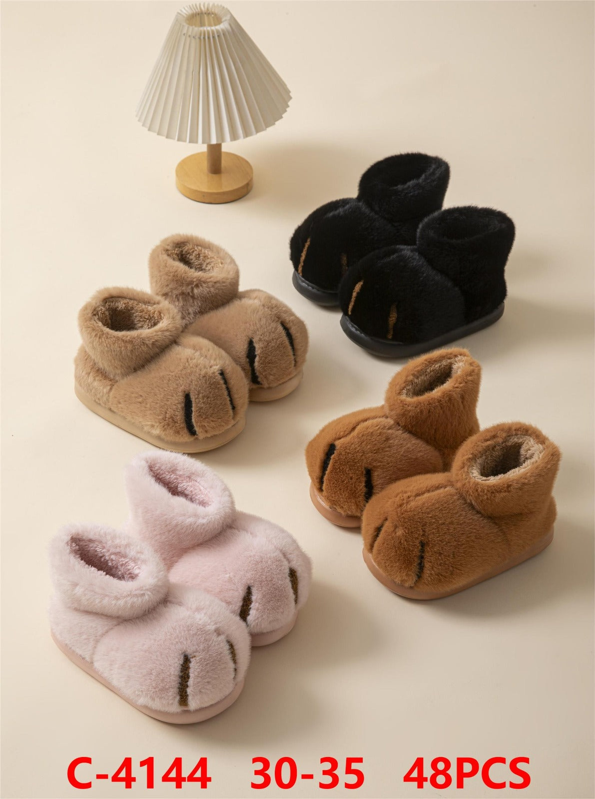 Pantuflas de felpa con diseño de pata-C-4144