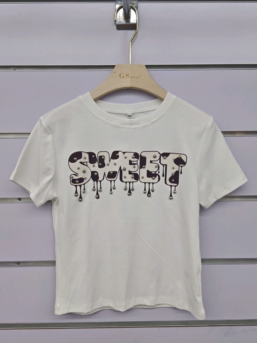 Playera SWEET con estampado y pedrería-PLA-3K1077