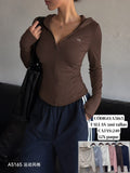 Chaqueta deportiva con capucha y cierre-A5165