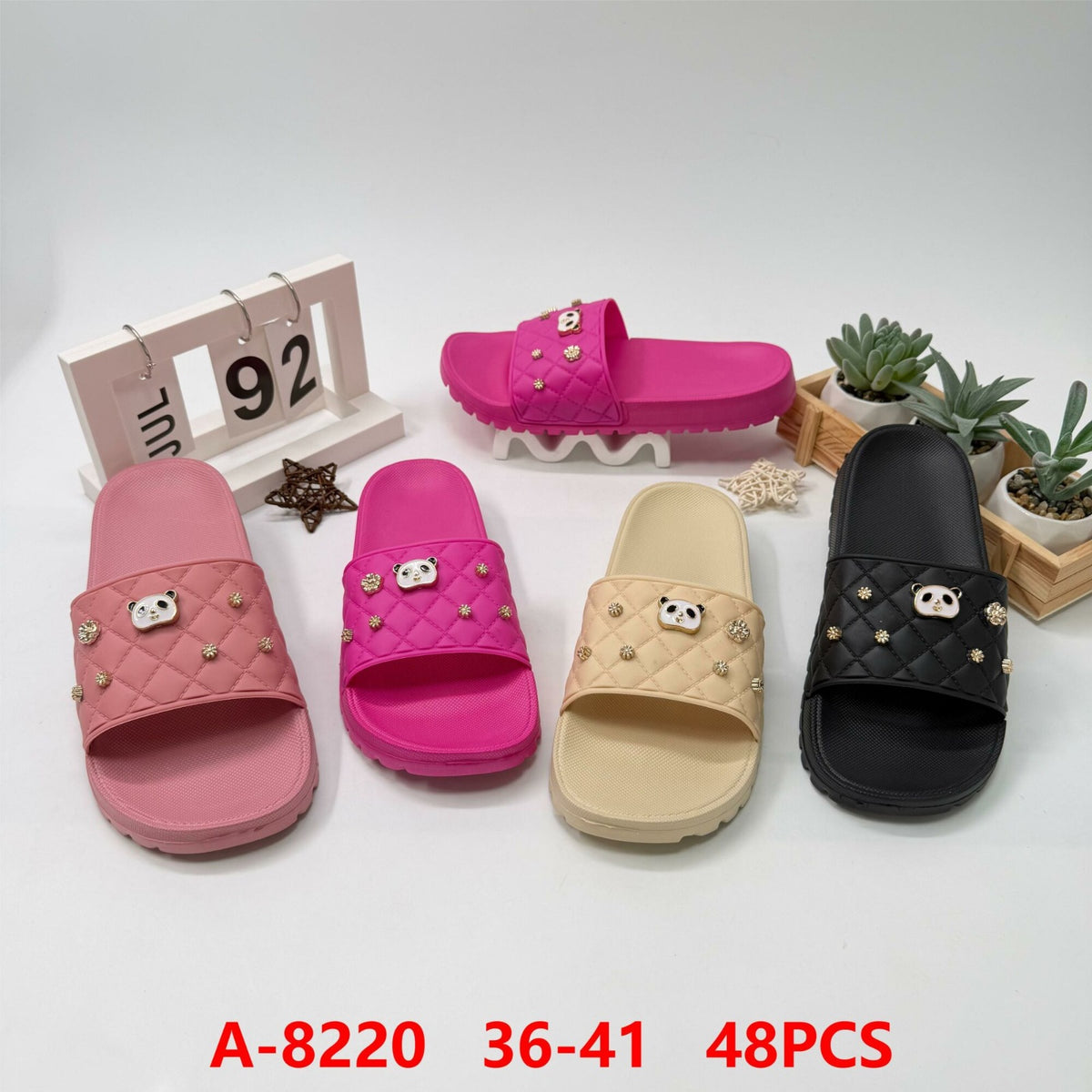 Sandalias tipo chancla con adorno de panda-A-8220
