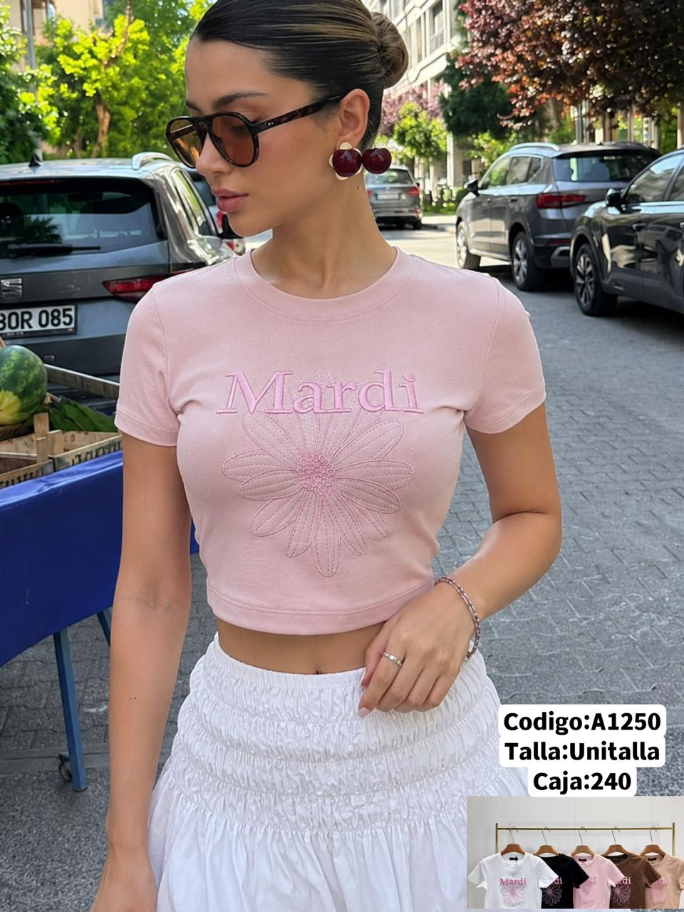 Playera Crop Top con bordado de flor-A1250